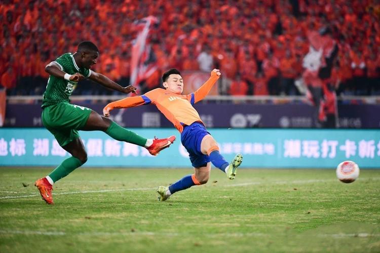 中国足球队最新比赛消息