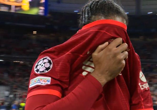 利物浦夺冠时球迷哭了